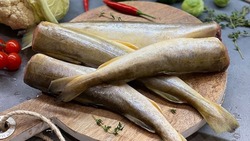 Рыбу по низкой цене привезли в 13 торговых точек Корсаковского района: список адресов