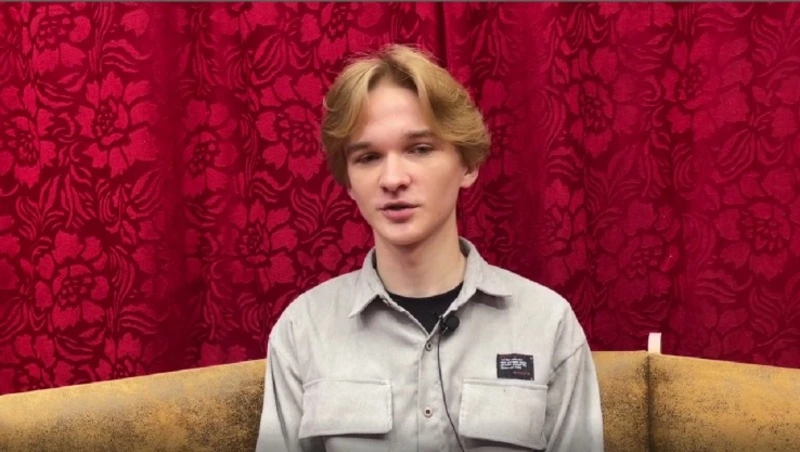 Школьник из Шахтерска ДНР поблагодарил за ремонт гимназии Сахалинскую область