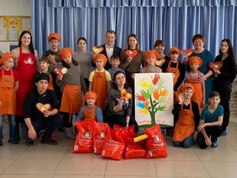 Воспитанники Троицкого детского дома побывали на мастер-классе по приготовлению пиццы