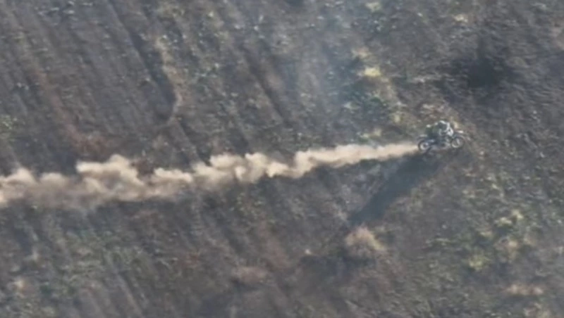 Разведчик с Сахалина под огнем противника доставил взрывчатку до бойцов ВСУ на мотоцикле