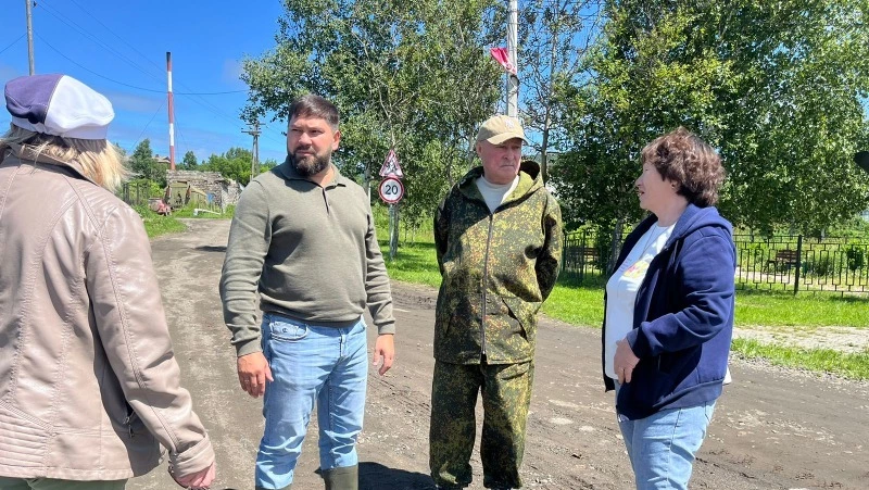 Мэр Углегорского района Федор Филин встретился с жителями Поречья