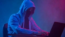 Пожилая сахалинка перевела мошенникам 1,6 млн рублей в надежде на «компенсацию»