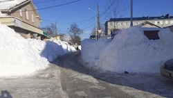 Власти Южно-Сахалинска пообещали убрать сугробы в частном секторе после 20 февраля