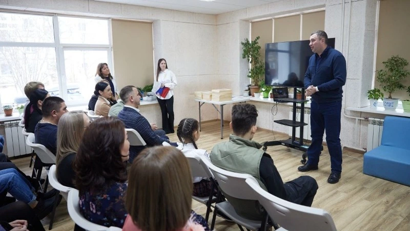 В Южно-Сахалинске наградили волонтеров, спасавших город от снега