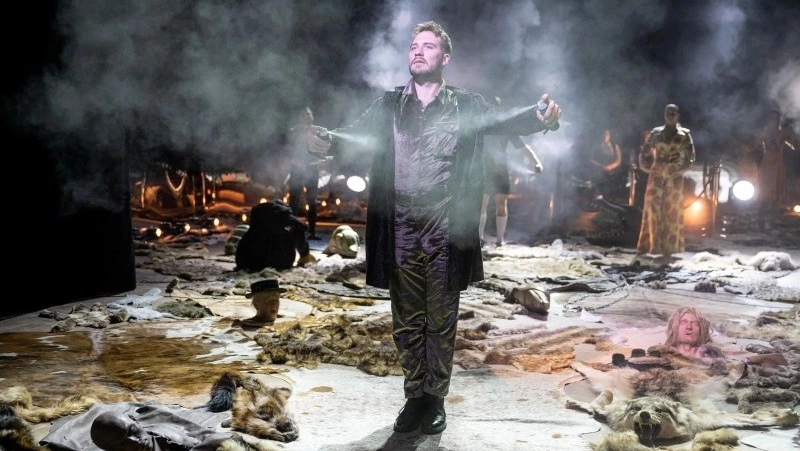 Фанат своего дела: артист Чехов-центра Виктор Крахмалев — о трудностях, мечтах и секретах успеха