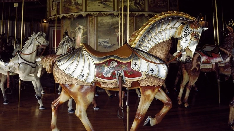 Пожилая сахалинка пыталась выгнать безбилетников с карусели и оказалась в реанимации