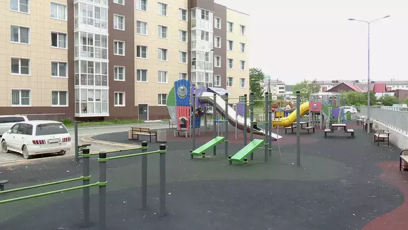 Благоустройство набережной в Долинске идёт с опережением