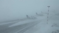 Циклон помешал двум самолетам из Москвы приземлиться в Южно-Сахалинске