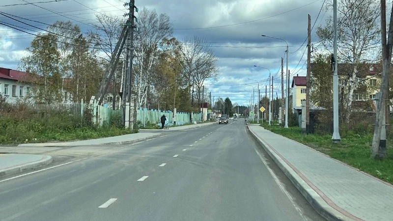 Подрядчиков обязали устранить дорожные дефекты в Макарове и Смирных