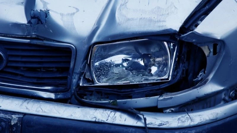 Сахалинец молотком разбил автомобиль своей бывшей девушки