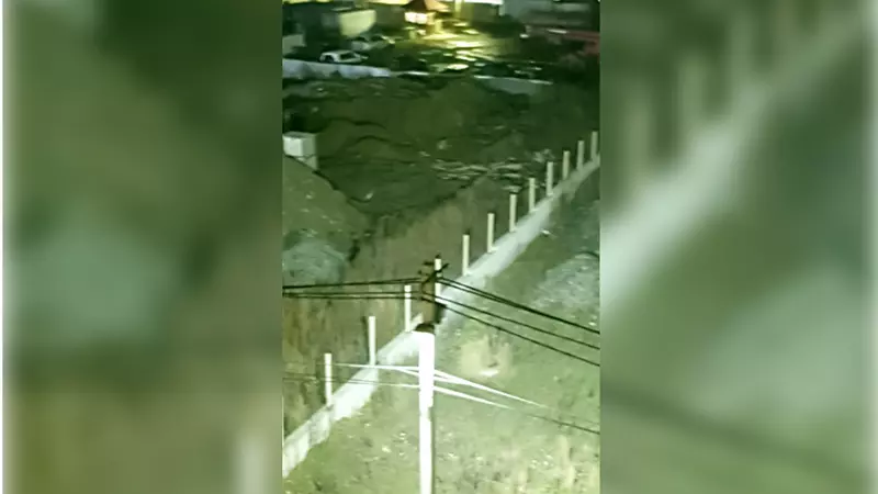 В Южно-Сахалинске подрядчик ночью похоронил строительный мусор