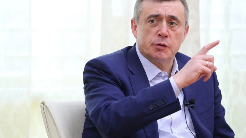 Лимаренко предложил купить телефоны малообеспеченным школьникам