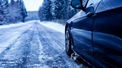 Глава ГИБДД России пообещал не штрафовать водителей за езду на летней резине зимой