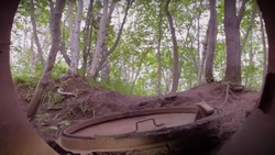 Блогер исследовал заброшенный бункер в лесу на Сахалине
