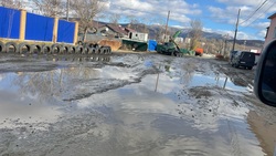 Как после бомбежки: ямы на оживленной дороге привели в ярость жителей Южно-Сахалинска