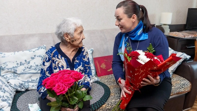 Почетного жителя Южно-Сахалинска поздравили со 100-летним юбилеем