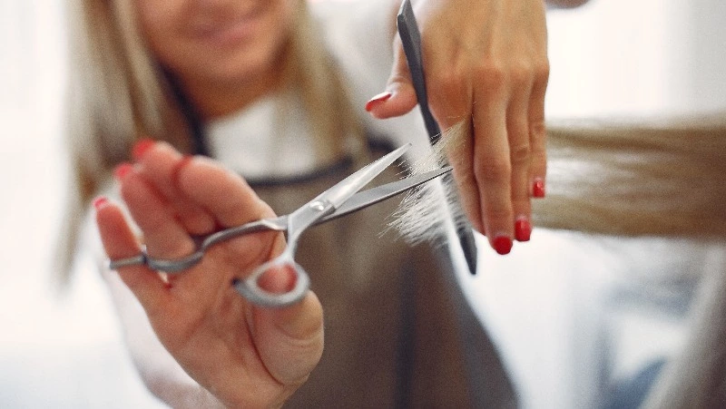 Лунный календарь стрижек на август 2023: благоприятные и неблагоприятные дни