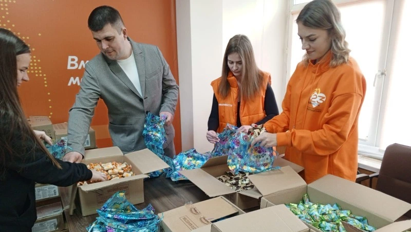 Школьники Донбасса получат сладкие подарки от кондитеров Сахалина