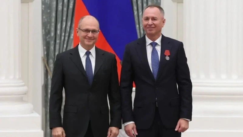 Первого вице-мэра Южно-Сахалинска наградили медалью ордена «За заслуги перед Отечеством»