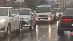 Пробки сковали центр Южно-Сахалинска утром 4 октября из-за дождя