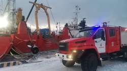 Пожар произошел на судне в порту Корсаков 5 января