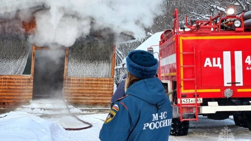 Второй пожар за сутки произошел в Александровске-Сахалинском: полыхал частный дом