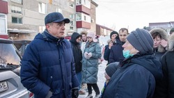 Губернатор посмотрел, как убирают снег в частном секторе Южно-Сахалинска