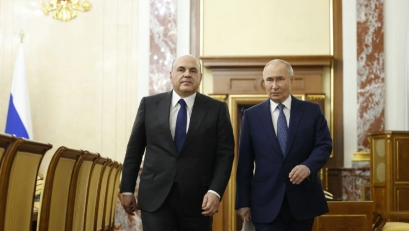 Кабмин и администрация президента РФ сложили полномочия