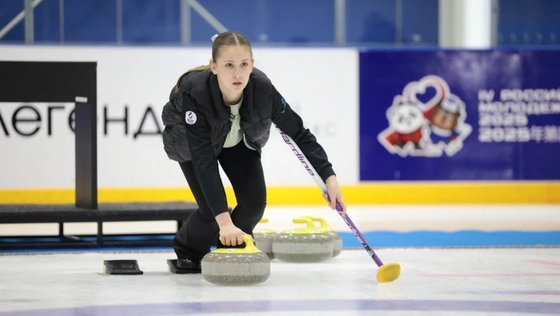 Спортсмены Сахалина взяли золото и серебро первенства ДФО по керлингу