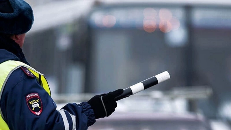 Сахалинец-рецидивист провез полицейского на капоте угнанного автомобиля