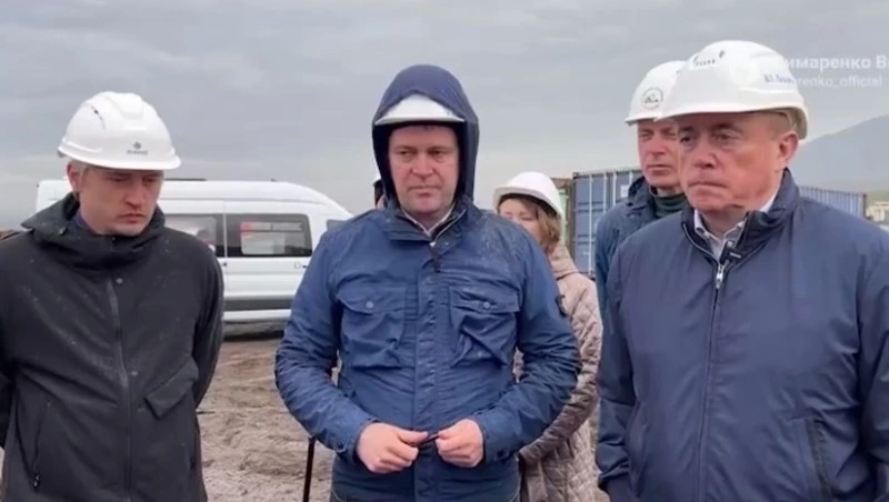 Губернатор раскритиковал работу областного минстроя за срыв сроков строительства детсада на Курилах