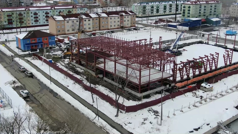 Пока в Макарове строят ледовую арену, хоккеисты тренируются дома