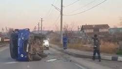 Автомобиль «Почты России» столкнулся с микроавтобусом в Углегорске 