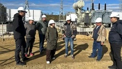 Депутаты «Единой России» проинспектировали новую подстанцию «Маяк» в Корсакове 