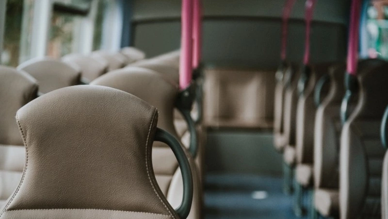 Рейсы одиннадцати автобусов отменили из-за гололеда на трассе Южно-Сахалинск–Оха