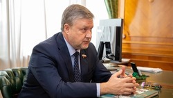 Депутат Госдумы Георгий Карлов пожелал студентам Сахалина максимум знаний