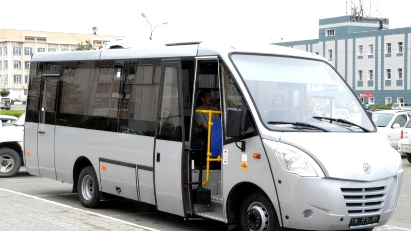 Бастовавшие водители автобусов из Холмска должны получить зарплату сегодня
