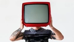 Мужчина до смерти забил телевизором своего бывшего соседа в Охе