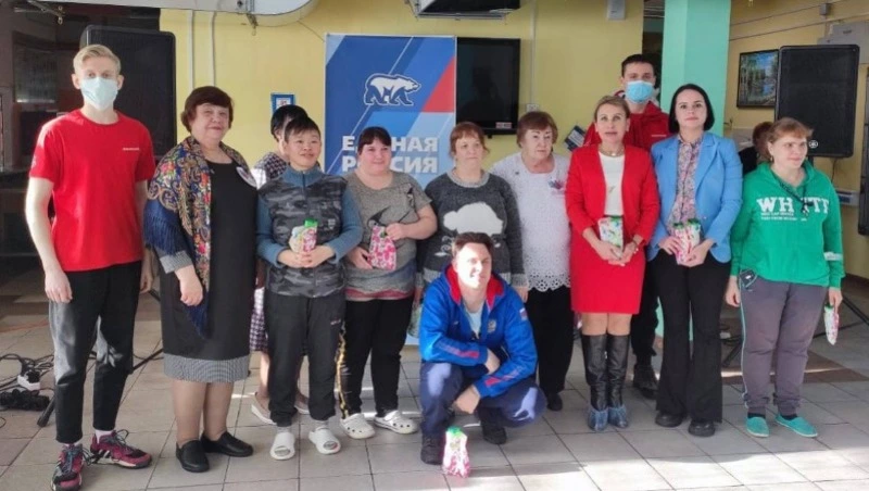 Концерт в поддержку бойцов на СВО провели в доме-интернате на Сахалине