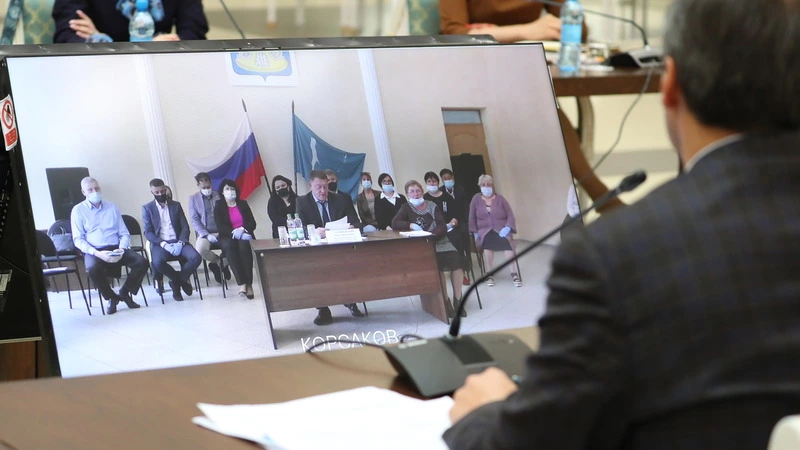 Глава Корсаковского района рассказал губернатору о новом жилье, дорогах и социальных объектах