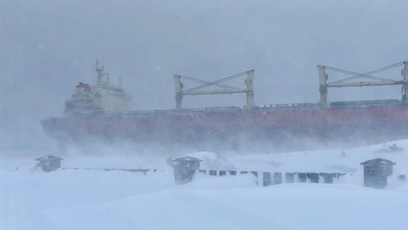 Обследование севшего на мель на Сахалине судна AN YANG 2 отложили из-за непогоды