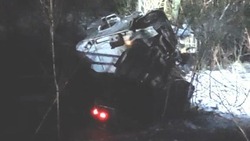Спасатели Долинска помогли водителю грузовика выбраться из кабины после ДТП