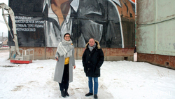 Первые в России портреты Машкова и Маковецкого на пятиэтажке нарисовали на Сахалине