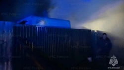 Пожарные целый час тушили горящий сарай в Курильске