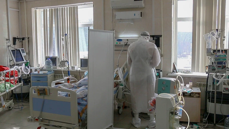 Работу коронавирусного госпиталя в Долинске усилят по нескольким направлениям