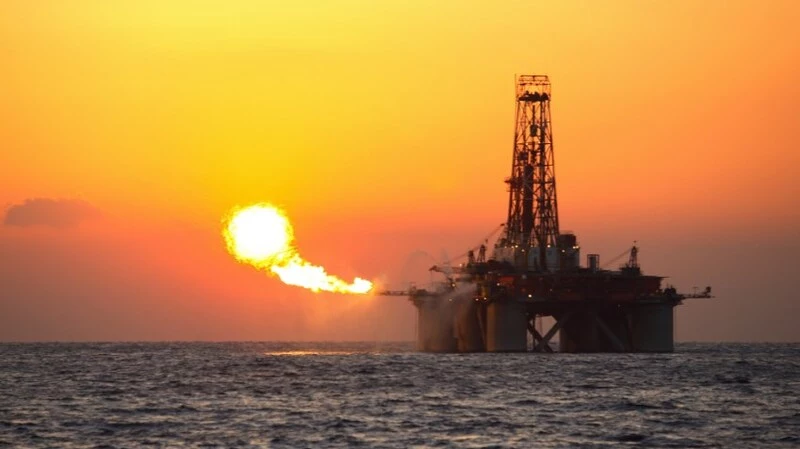 Две буровые платформы «Газпрома» прибыли к берегам Сахалина