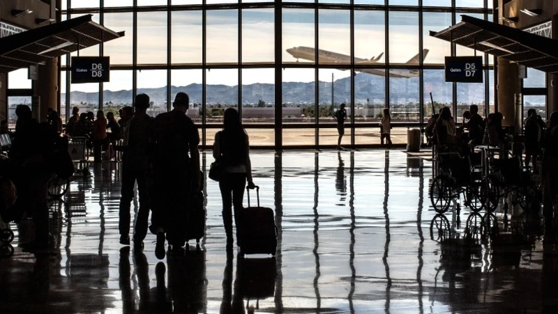 В аэропорту Южно-Сахалинска задержали два рейса утром 30 июля