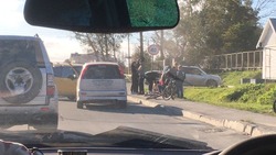 Девочка выбежала на дорогу вне пешехода и попала под колеса в Корсакове