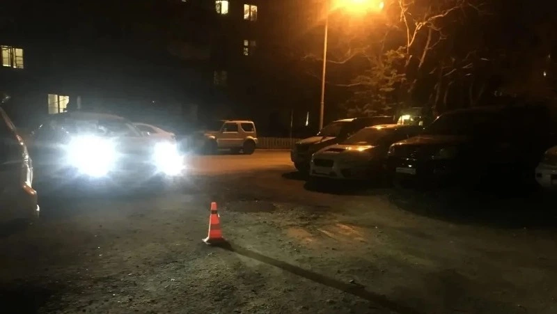 В Южно-Сахалинске разыскали водителя, который сбил 13-летнюю девочку во дворе