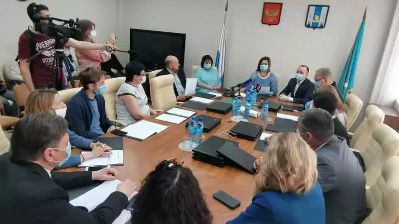 Избирком Сахалинской области подписал протокол об итогах голосования по Конституции